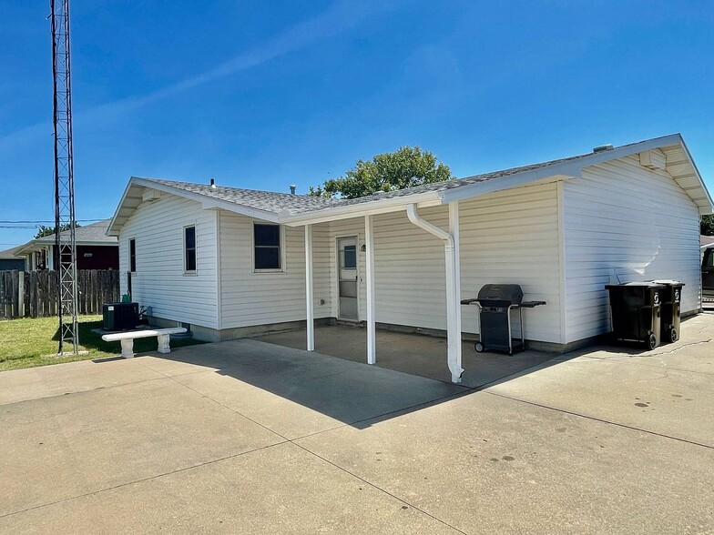 Building Photo - 1317 E Minneapolis Ave