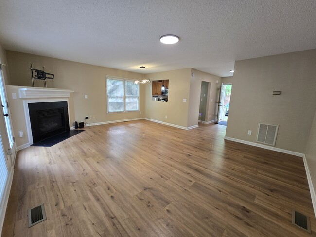 Building Photo - 1500 Oakland Hills Way