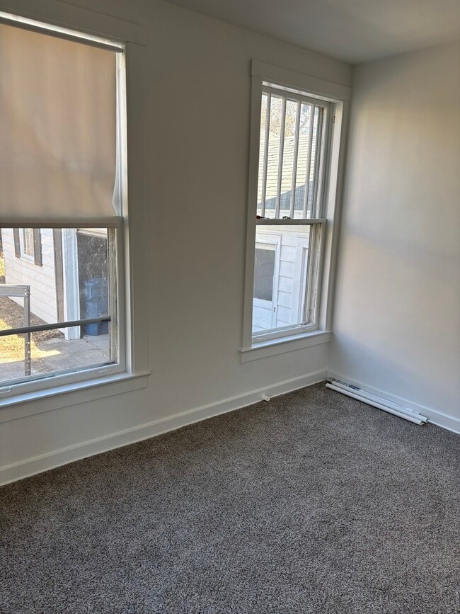 Building Photo - 88 Fox Ave