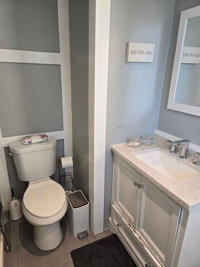 Building Photo - Beautifully Updated 3 Bed, 2 Bath Single S...