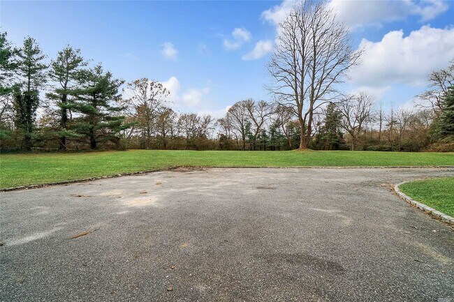 Building Photo - 242 Store Hill Rd