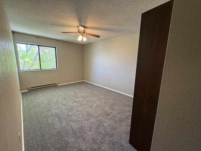 Building Photo - 3285 Canyon Dr