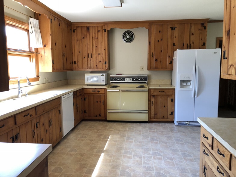 Building Photo - 1619 Jones Blvd