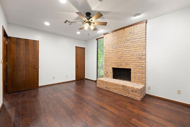Building Photo - 1616 E 19th St