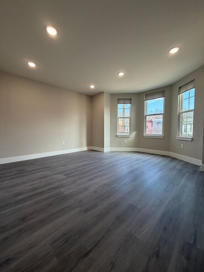 Building Photo - ??? NEWLY RENOVATED 3 BEDROOMS & 2.5 BATH HOUSE LOCATED IN HADDINGTON