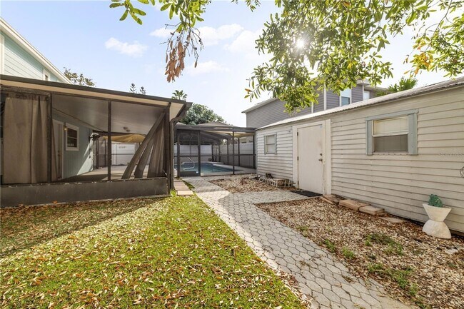 Building Photo - 6001 S Himes Ave