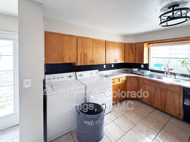 Building Photo - 1021 Norwood Ave