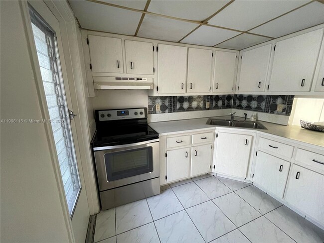 Building Photo - 4200 NW 3rd Ct