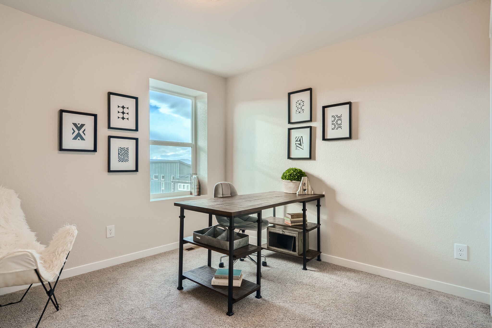 Building Photo - 6703 Lily Mountain Ln