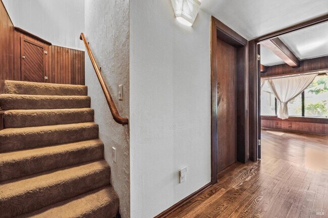 Building Photo - 415 Turney St