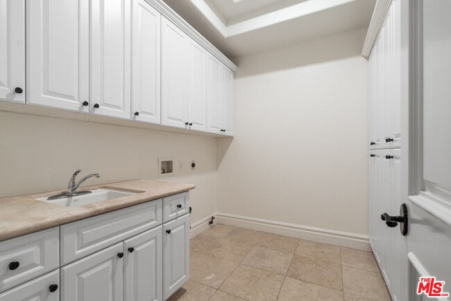 Building Photo - 3697 Benedict Canyon Ln