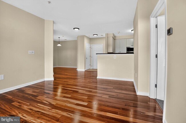 Building Photo - 801 S Greenbrier St