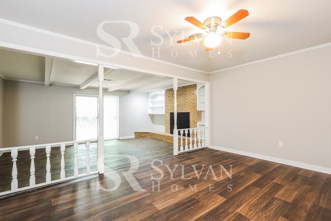 Building Photo - The living is easy in this 3 bedroom, 2 ba...