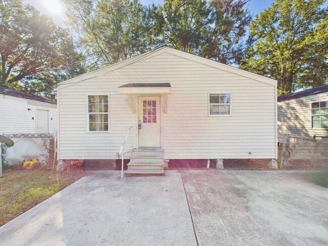 Building Photo - Three Bedroom Rental Home in Lafayette!