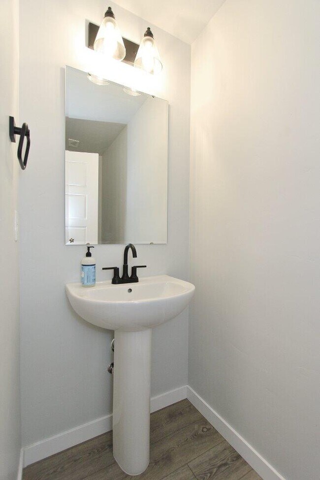 Building Photo - 6587 S Memory Wy