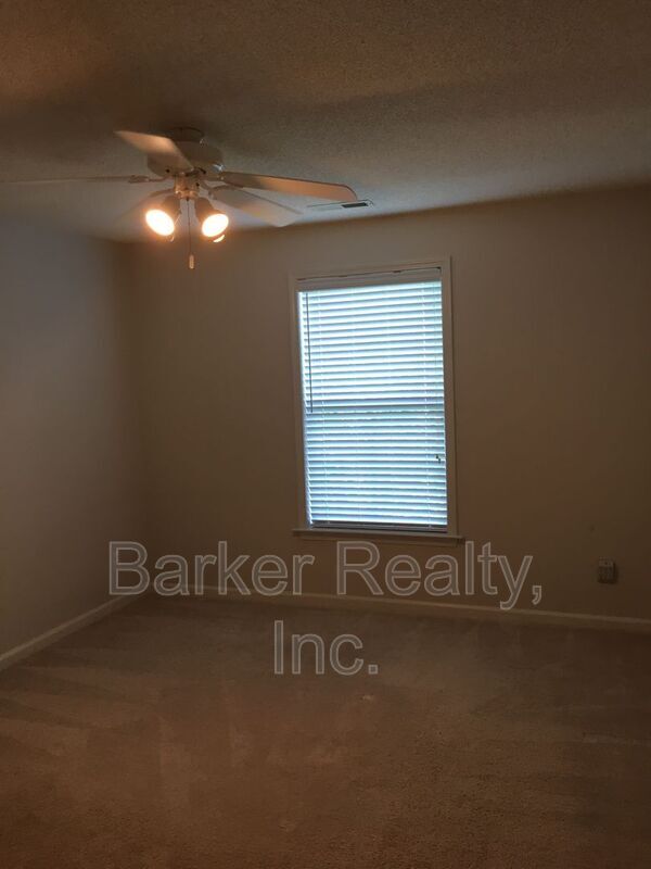 Building Photo - 2312 Colony Woods Dr