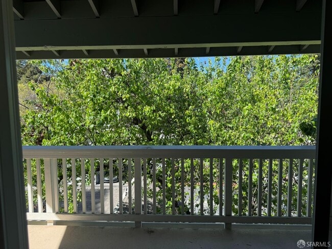 Building Photo - 3660 Knollwood Terrace