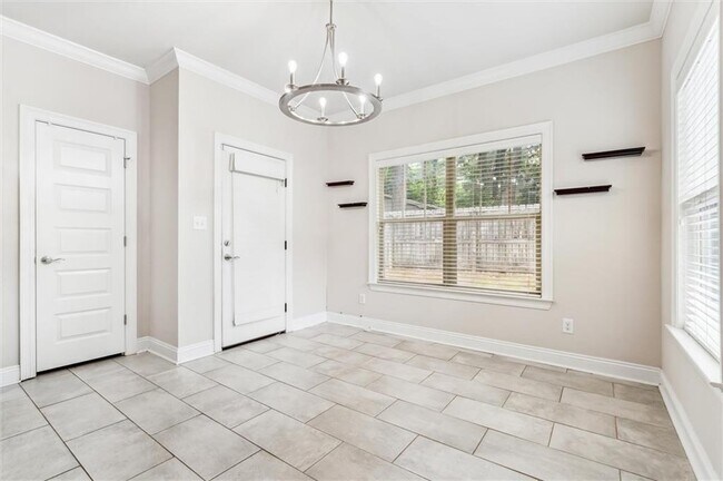 Building Photo - 856 Linlen Ave
