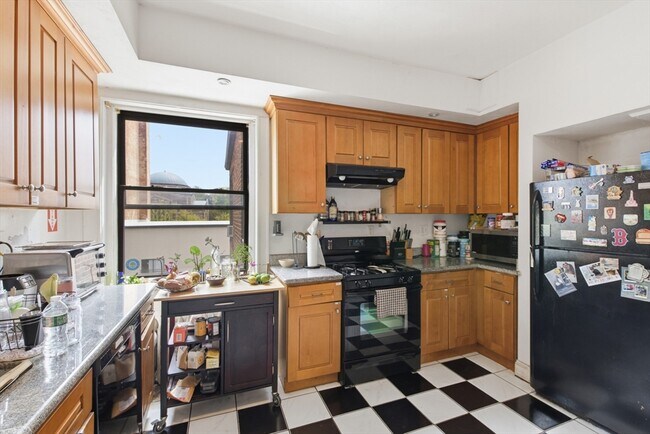 Building Photo - 12 Parkman St