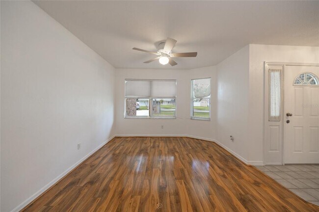 Building Photo - 923 Sand Crest Dr