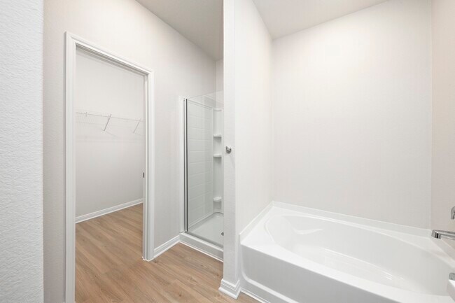 Building Photo - 15462 Maple Ter Dr