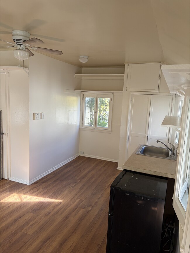 Building Photo - 1143 Wesley Ave