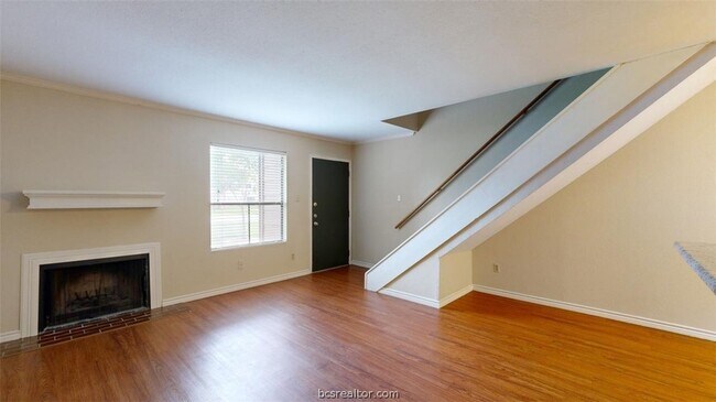 Building Photo - 904 University Oaks Blvd