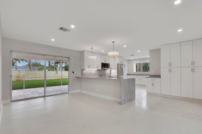 Building Photo - 732 Pelican Way