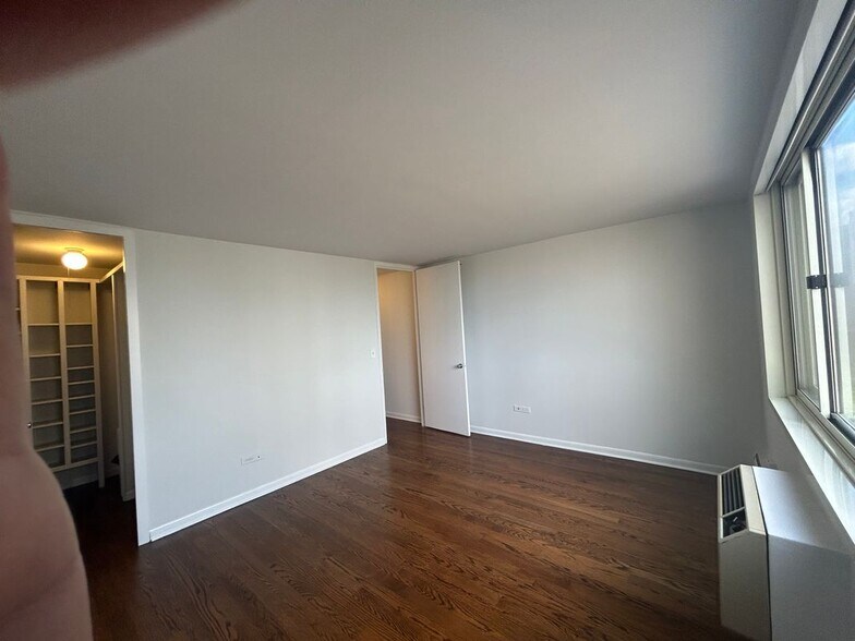 Building Photo - 1344 N Dearborn St