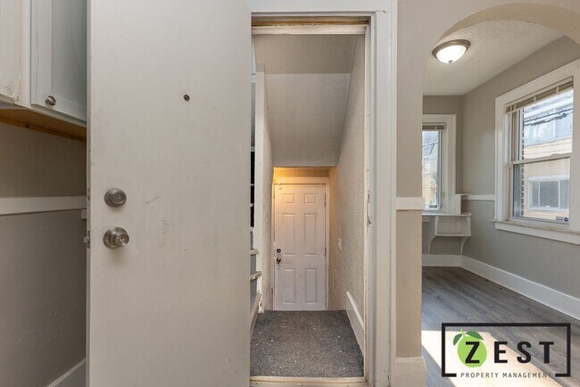 Building Photo - 4893 Chatsworth St