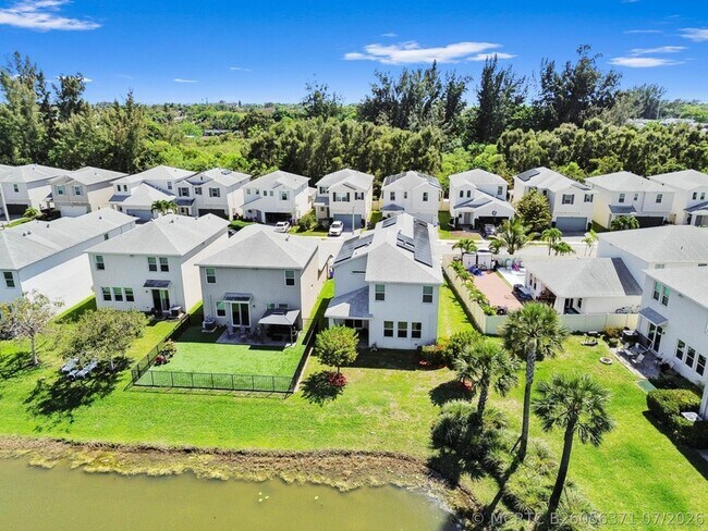 Building Photo - 1826 Lake Cove Dr