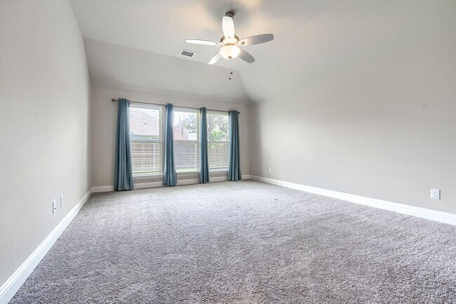Building Photo - 580 Bradley Dr