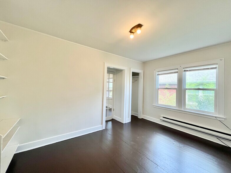 Building Photo - 914 E Fir St