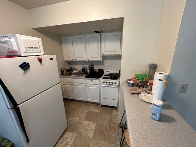 Interior Photo - 1029 E Knapp St