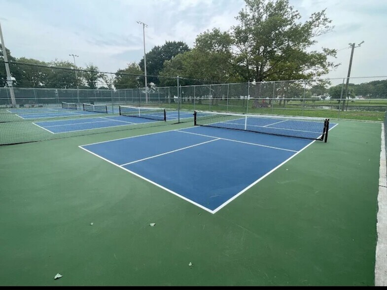 Building Photo - 228 Duncan Ave