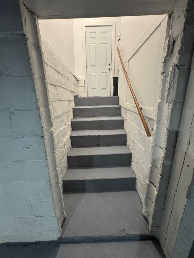 Building Photo - 4235 Vermont St