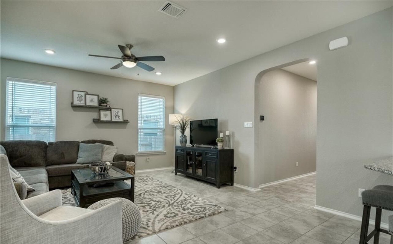 Building Photo - Room in House on Muenster Dr