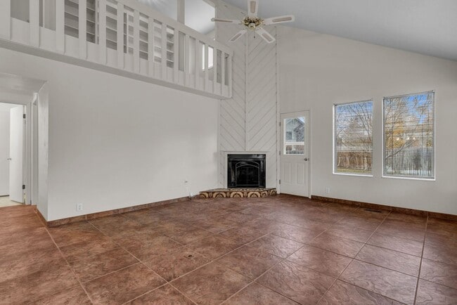 Building Photo - Prime Park Meadows Home