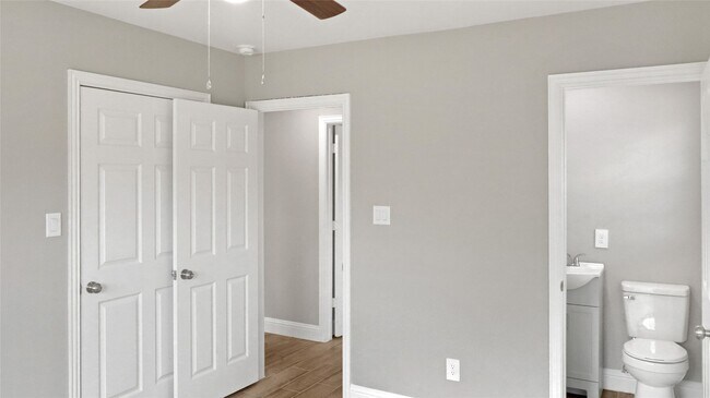 Building Photo - 5739 Turtle Creek Rd