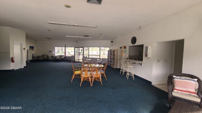 Building Photo - 840 Center Ave