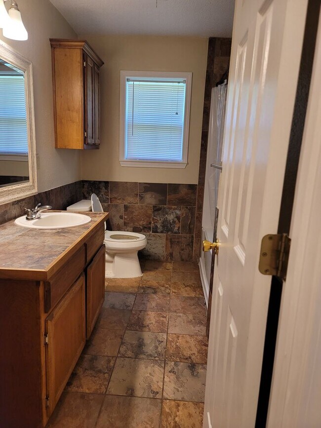Building Photo - Cozy 3 bed 1.5 bath home for rent in Van B...