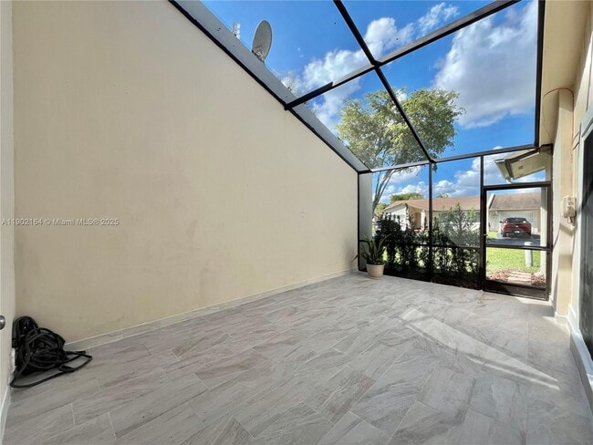 Building Photo - 10909 SW 117th Pl