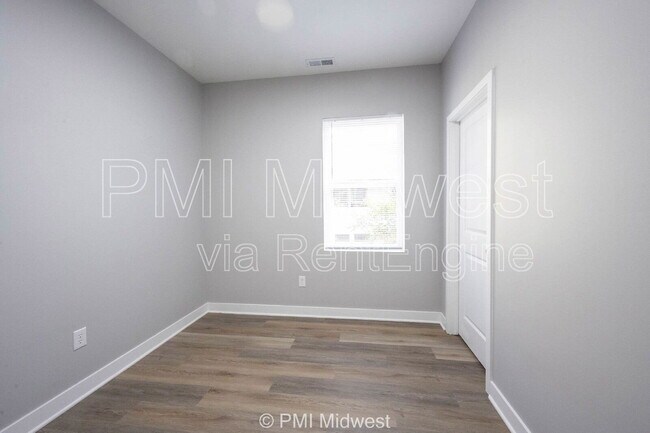 Building Photo - 1845 Montcalm St