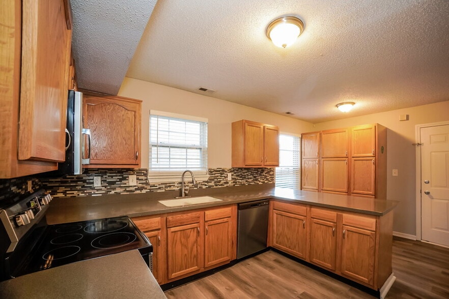 Building Photo - 10302 Draycott Way