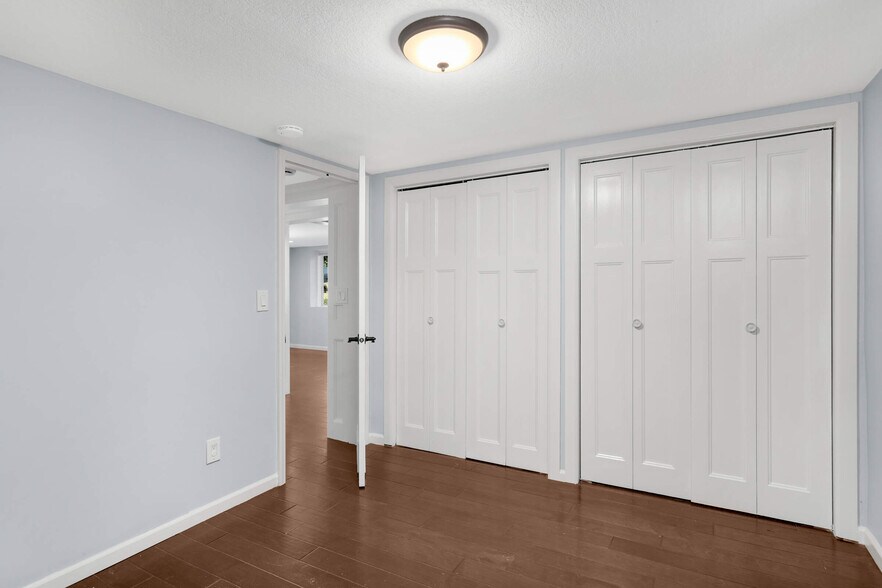 Building Photo - 14710 13th Ave N