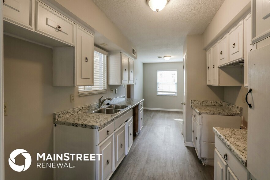 Building Photo - 4931 Darlington Dr