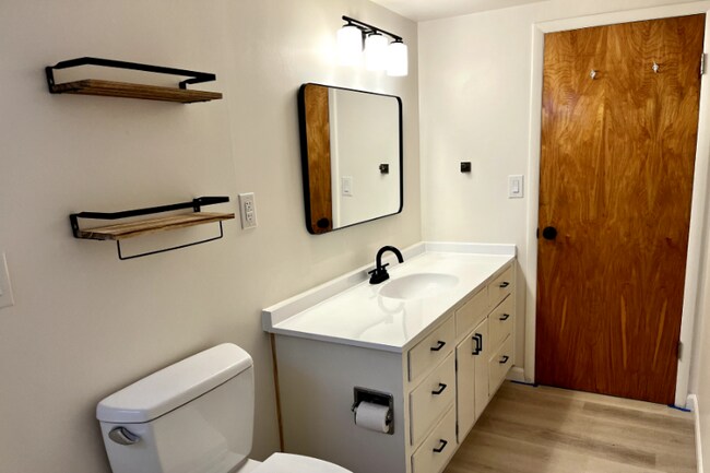 Building Photo - 1075 S 1200 E