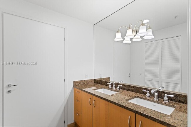 Building Photo - 300 S Biscayne Blvd