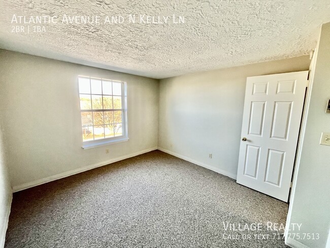 Building Photo - Newly-remodeled! Affordable 2-bed in Red L...