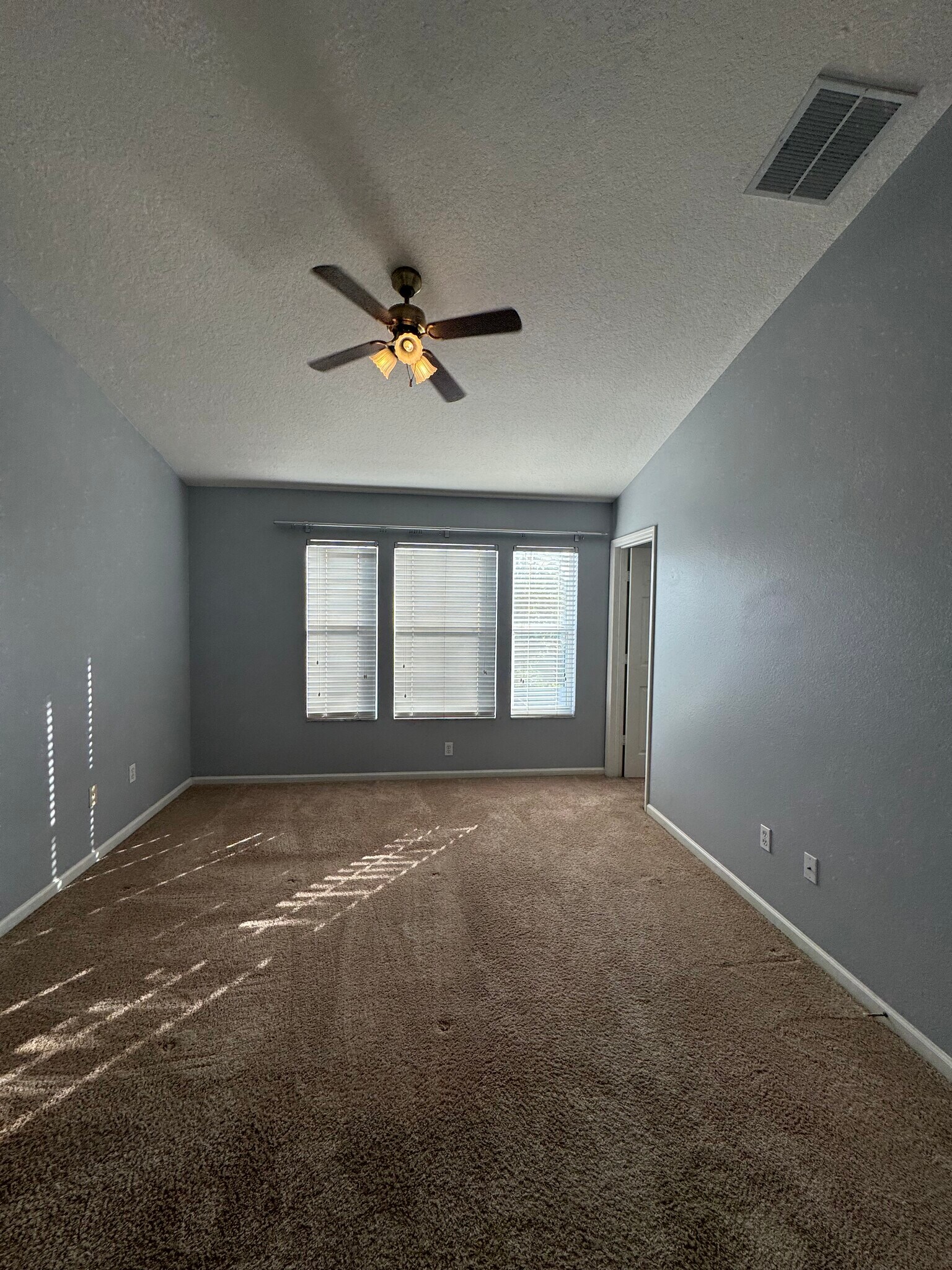 Building Photo - 2368 Silver Palm Dr